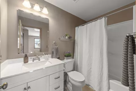 Bath - 1402 Cherry Dr, Batavia, IL 60510 photo 3 of 3
