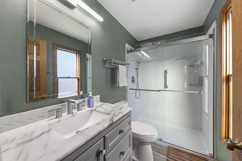 Bath - 1402 Cherry Dr, Batavia, IL 60510 photo 2 of 3