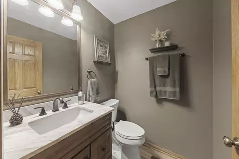 Bath - 1402 Cherry Dr, Batavia, IL 60510 photo 1 of 3