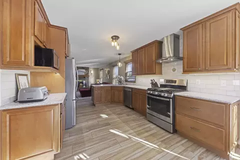 Kitchen - 1402 Cherry Dr, Batavia, IL 60510 photo 2 of 4