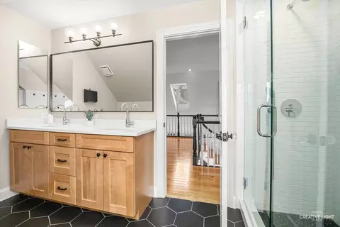 Bath - 607 E Prairie Ave, Wheaton, IL 60187 photo 5 of 7
