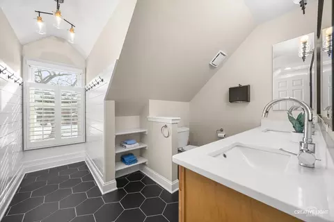 Bath - 607 E Prairie Ave, Wheaton, IL 60187 photo 6 of 7