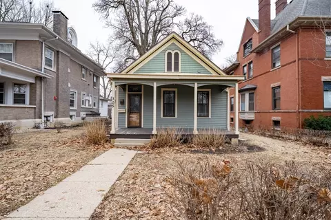 Exterior - 305 E Chestnut St, Bloomington, IL 61701 photo 2 of 4