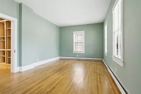 Living - 305 E Chestnut St, Bloomington, IL 61701 photo 1 of 2