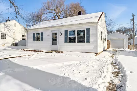 5216 N Roberts Rd, Peoria Heights, IL 61616
