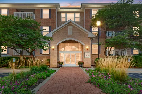 2671 Stone Cir #208, Geneva, IL 60134
