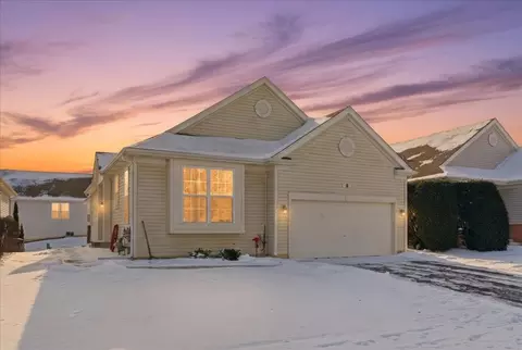8 E Hague Dr, Antioch, IL 60002