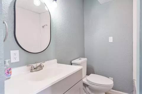 Bath - 1010 North St, Thomson, IL 61285 photo 1 of 3