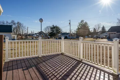 Exterior - 1010 North St, Thomson, IL 61285 photo 2 of 6