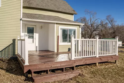 Exterior - 1010 North St, Thomson, IL 61285 photo 1 of 6
