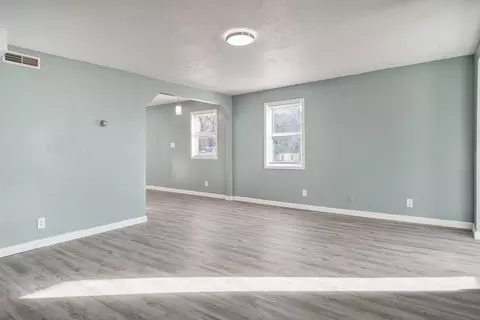 Living - 1010 North St, Thomson, IL 61285 photo 3 of 13