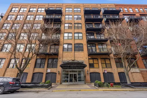 520 W Huron St #211, Chicago, IL 60654