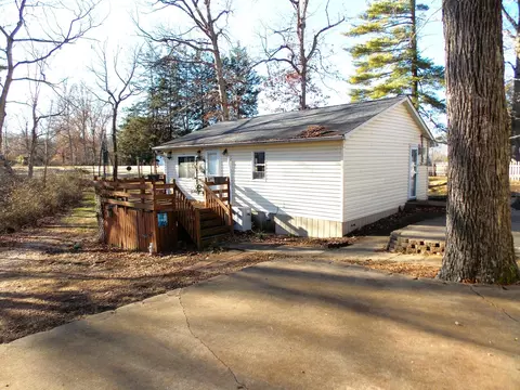 Exterior - 1648 Moonglow Rd, Centralia, IL 62801 photo 4 of 12