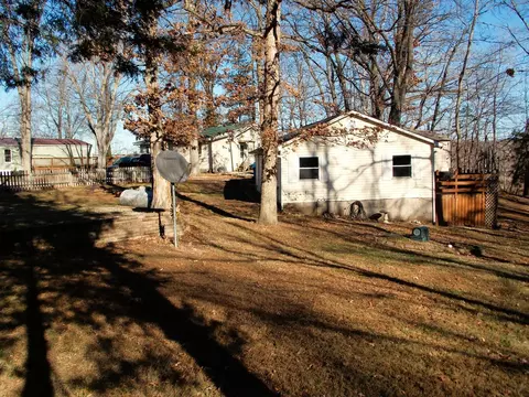 Exterior - 1648 Moonglow Rd, Centralia, IL 62801 photo 3 of 12