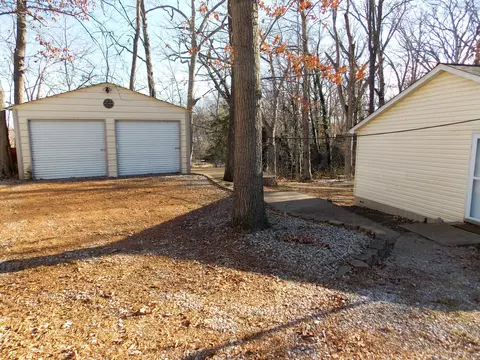 Exterior - 1648 Moonglow Rd, Centralia, IL 62801 photo 6 of 12