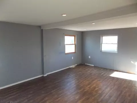 Living - 1648 Moonglow Rd, Centralia, IL 62801 photo 2 of 2