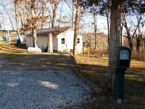 Exterior - 1648 Moonglow Rd, Centralia, IL 62801 photo 2 of 12