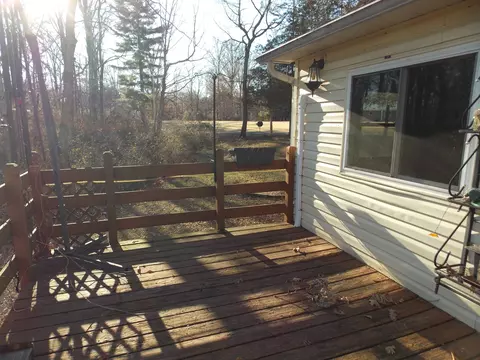 Exterior - 1648 Moonglow Rd, Centralia, IL 62801 photo 8 of 12
