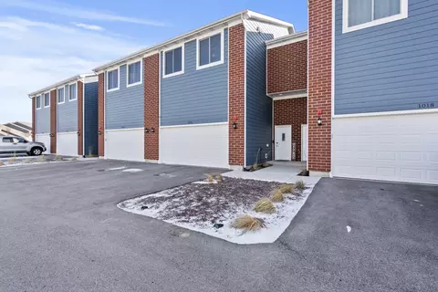 1016 Gillespie Ln, Yorkville, IL 60560