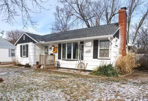374 23rd Pl, Clinton, IA 52732