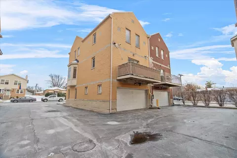 8900 31st St #9, Brookfield, IL 60513