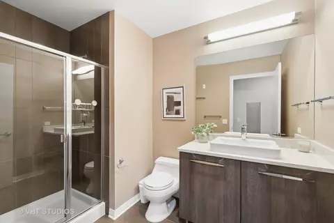 Bath - 65 E Monroe St #4124, Chicago, IL 60603 photo 3 of 3