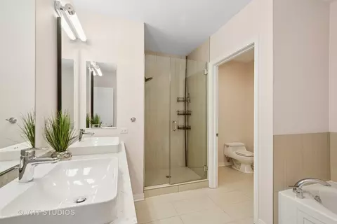 Bath - 65 E Monroe St #4124, Chicago, IL 60603 photo 2 of 3