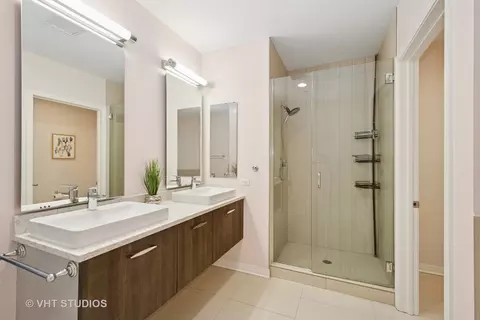 Bath - 65 E Monroe St #4124, Chicago, IL 60603 photo 1 of 3