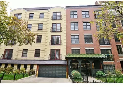 512 W Barry Ave #206, Chicago, IL 60657