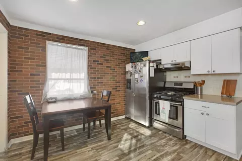 Kitchen - 2705 Park St, Rolling Meadows, IL 60008 photo 3 of 4