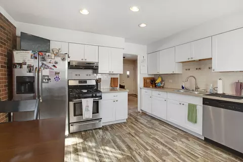 Kitchen - 2705 Park St, Rolling Meadows, IL 60008 photo 2 of 4