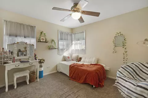 Bedroom - 2705 Park St, Rolling Meadows, IL 60008 photo 2 of 2