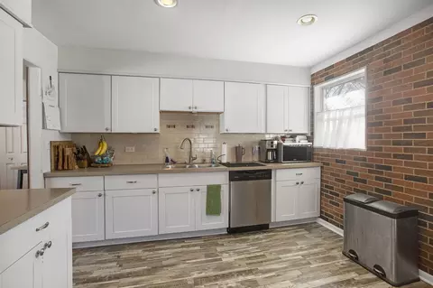 Kitchen - 2705 Park St, Rolling Meadows, IL 60008 photo 4 of 4