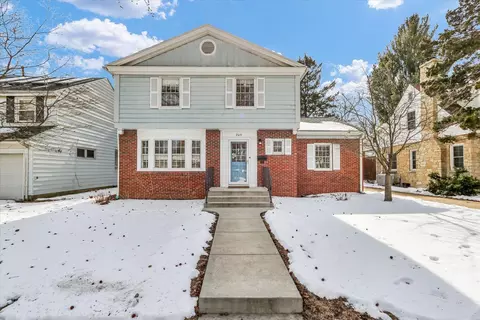 209 W Vermont Ave, Urbana, IL 61801