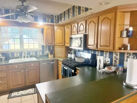 Kitchen - 3675 Macedonna Ch Rd, Metropolis, IL 62960 photo 3 of 4