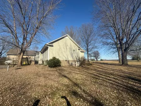 Exterior - 3675 Macedonna Ch Rd, Metropolis, IL 62960 photo 9 of 15