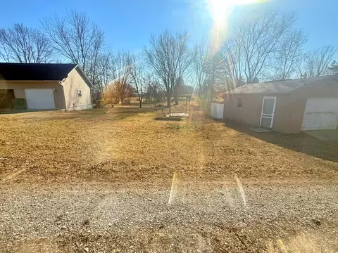 Exterior - 3675 Macedonna Ch Rd, Metropolis, IL 62960 photo 5 of 15
