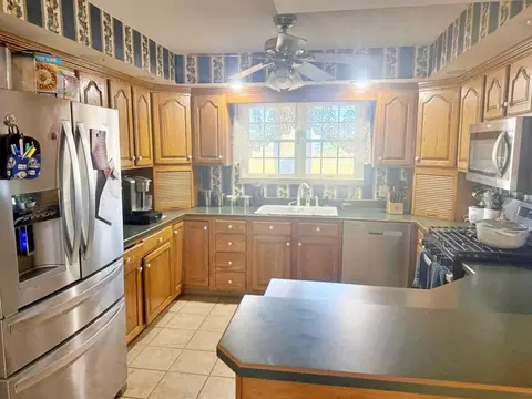 Kitchen - 3675 Macedonna Ch Rd, Metropolis, IL 62960 photo 2 of 4