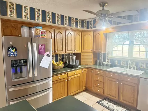 Kitchen - 3675 Macedonna Ch Rd, Metropolis, IL 62960 photo 4 of 4