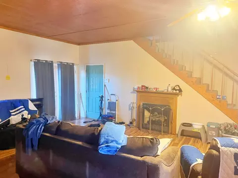 Living - 3675 Macedonna Ch Rd, Metropolis, IL 62960 photo 1 of 5