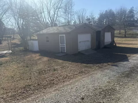 Exterior - 3675 Macedonna Ch Rd, Metropolis, IL 62960 photo 4 of 15