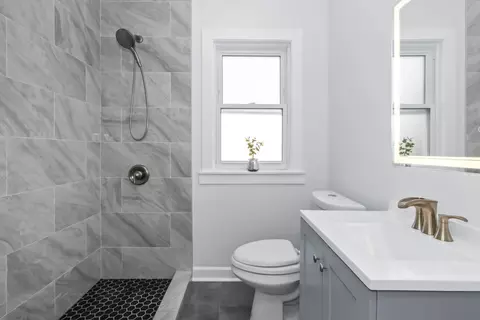 Bath - Undisclosed, Chicago, IL 60641 photo 1 of 3