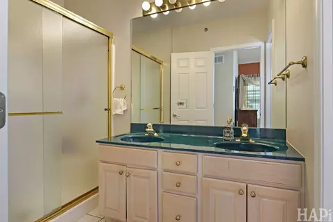 Bath - 274 Prairie View Ln #274, Wheeling, IL 60090 photo 2 of 4