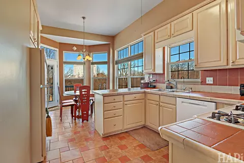 Kitchen - 274 Prairie View Ln #274, Wheeling, IL 60090 photo 4 of 4
