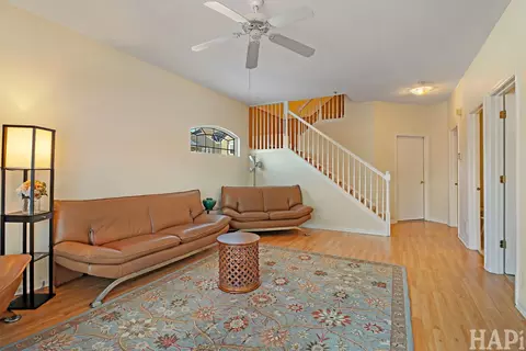 Living - 274 Prairie View Ln #274, Wheeling, IL 60090 photo 4 of 5