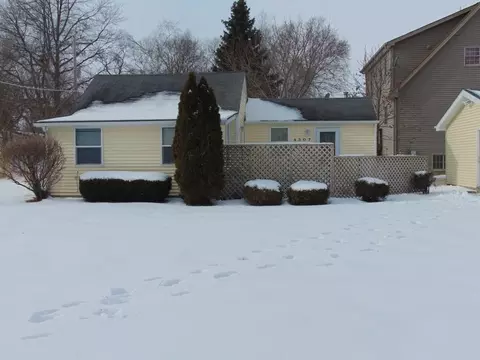 4307 Riverview Dr, Johnsburg, IL 60051