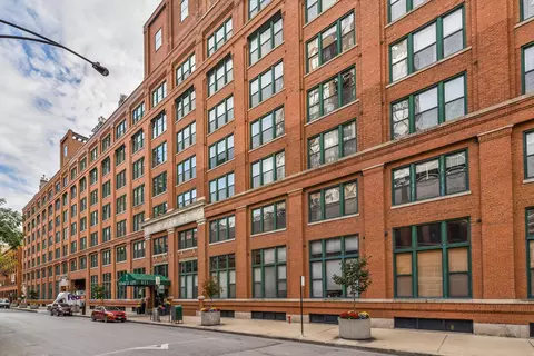 411 W Ontario St #102, Chicago, IL 60654