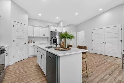 Kitchen - 412 N 2nd Ave, Eldridge, IA 52748 photo 4 of 6