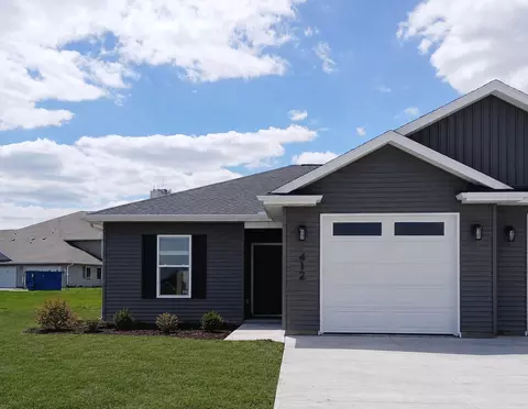 412 N 2nd Ave, Eldridge, IA 52748