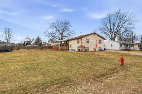 Exterior - 1126 13th St, Silvis, IL 61282 photo 2 of 4